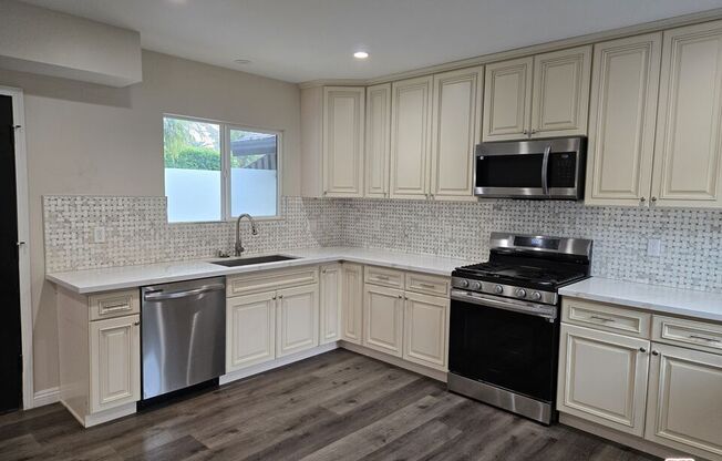 5062 TOPANGA CYN BLVD