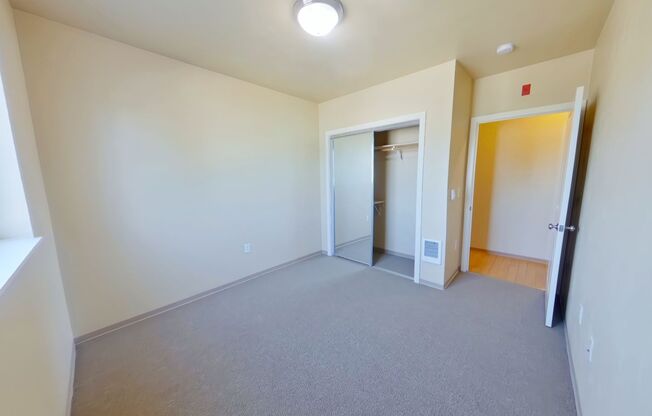 3 beds, 1.5 baths, 848 sqft, $2,400, Unit 307