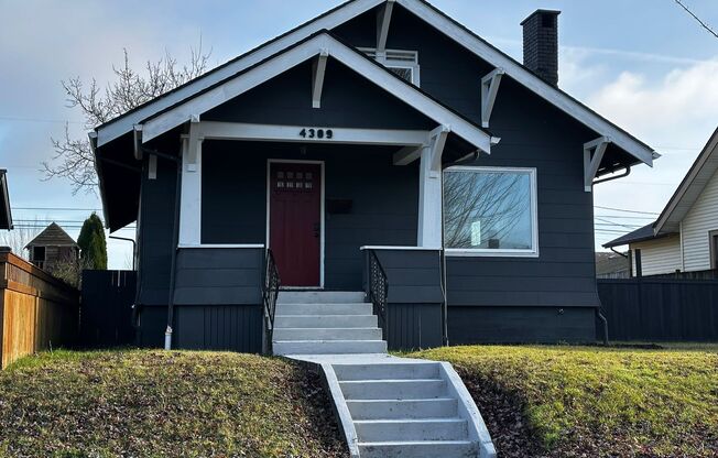 Fully remodeled 4-bedroom, 2-bathroom luminous home in Tacoma