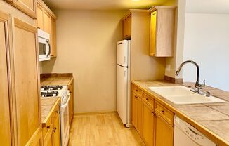 Beautiful Condo Within Walking Distance of Downtown Redmond!!