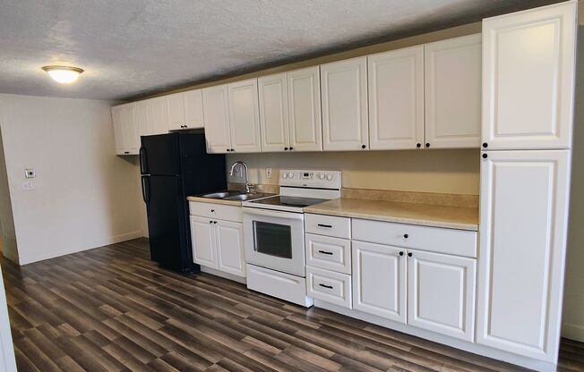 2 beds, 1 bath, 800 sqft, $1,195, Unit #1