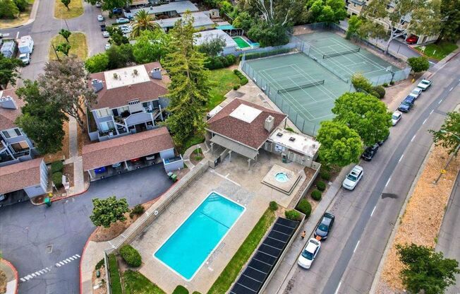 2Bed/2Bath Central Novato Location with Pool and Tennis