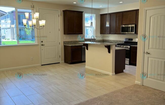 Luxury and Convenience: Fully Equipped 3-Bedroom 2.5 Bathroom 2 car garage Condo in Carson City