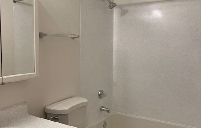 2 beds, 1 bath, 826 sqft, $1,450, Unit 3120-D