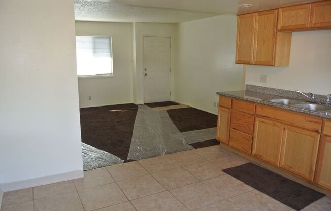 2 beds, 1 bath, 700 sqft, $1,700