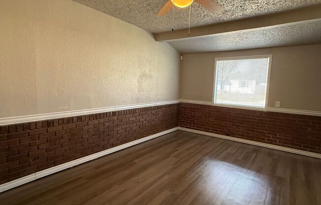 3 beds, 1 bath, $965