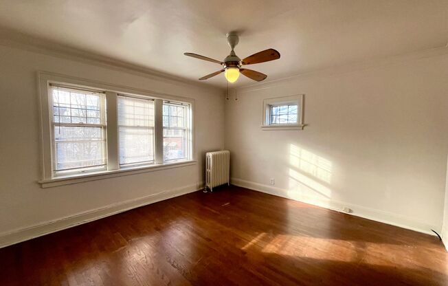 2 beds, 1 bath, $1,295, Unit 6