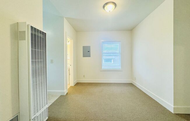 Studio outside of Downtown! $1,395/mo!!!