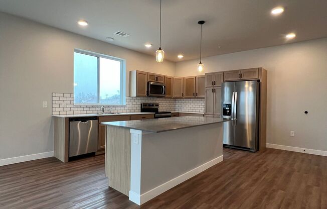 2 beds, 2 baths, 1,220 sqft, $2,650, Unit WR 305-200