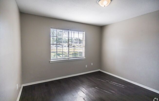 2 beds, 1 bath, 840 sqft, $825