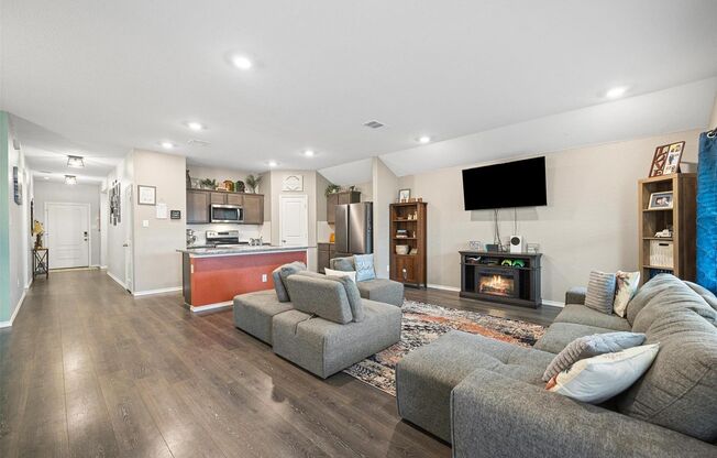 You will want to see this home as it is a great value! Located at the back of the Magnolia neighborhood just a few houses away from a walking trail and community fishing pond.