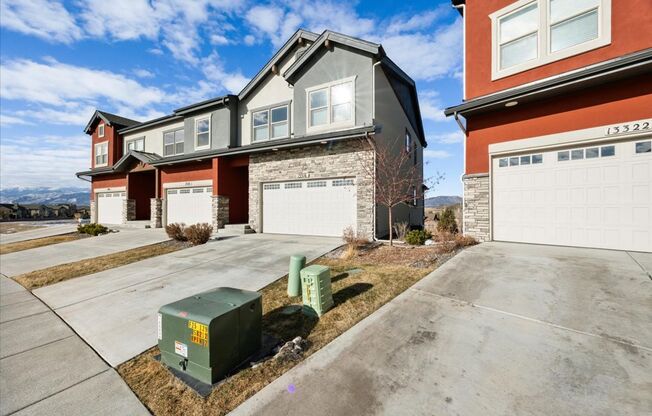 Luxury 4 bed Townhouse in Flying Horse with views of Pikes Peak and Academy