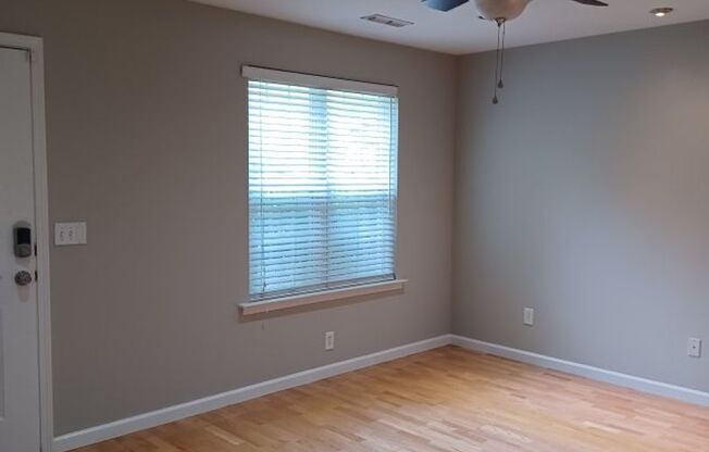 Cute East Nashville House!  Fenced Back Yard.  Washer & Dryer.