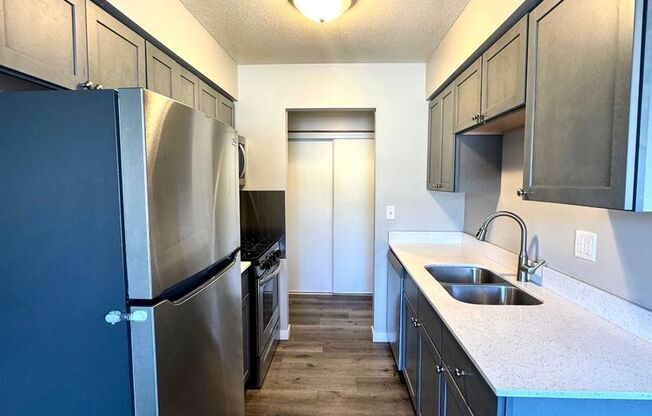 2 beds, 1 bath, 875 sqft, $1,399, Unit 3300-7