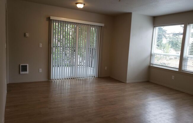 2 beds, 1 bath, 815 sqft, $1,550, Unit 213