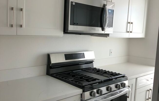 1 bed, 1 bath, $2,295, Unit 5355-11