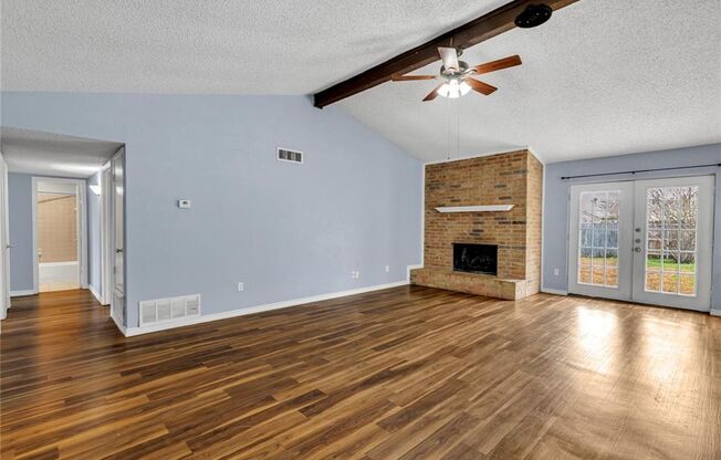 Nice 3 Bedroom, 2 Full Bath Home Located in SW Ft. Worth!