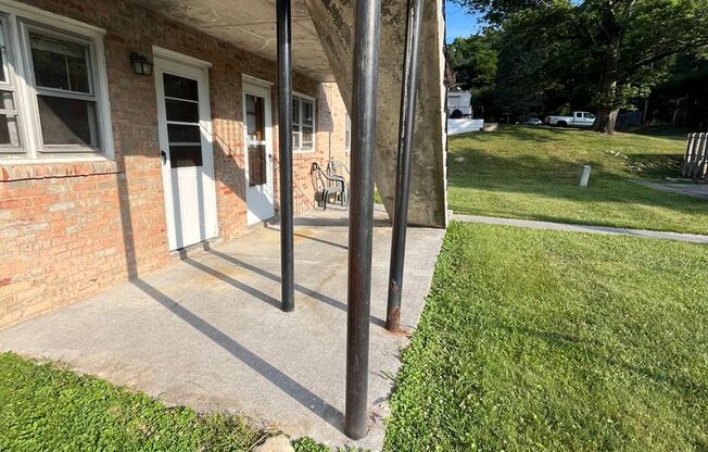 2 beds, 1 bath, 903 sqft, $1,290, Unit E-6