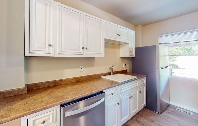 Spacious 3-Bedroom, 1.5 Bathroom home with Modern Amenities in Baltimore!
