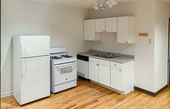 1 bed, 1 bath, 1,094 sqft, $1,595, Unit 5038-G