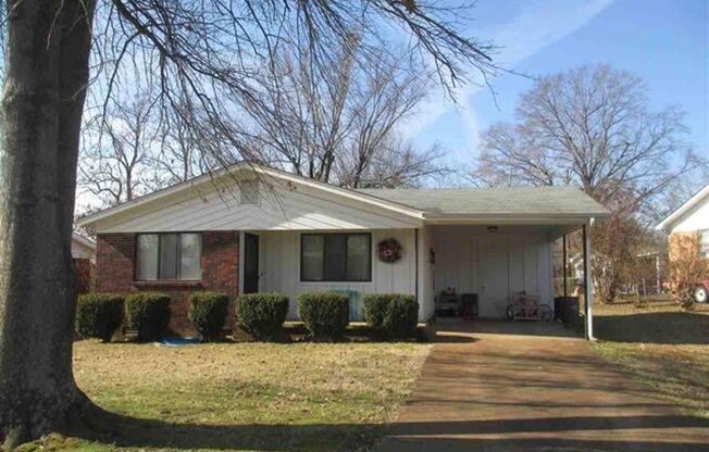 Excellent location! Close to Berryhill Park, Harding University & Unity Hospital.