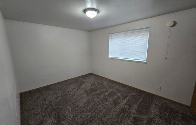 2 beds, 1 bath, 875 sqft, $1,325, Unit 127-33