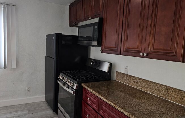 5502-8 University AZTEC APT