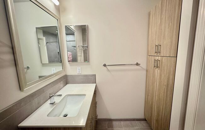 1 bed, 1 bath, $3,000, Unit 327