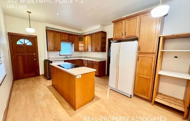 302 W Olympic Place