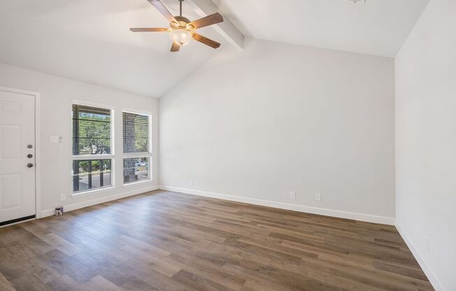 Charming 2-Bedroom, 1-Bath Duplex in Northwest Hills!