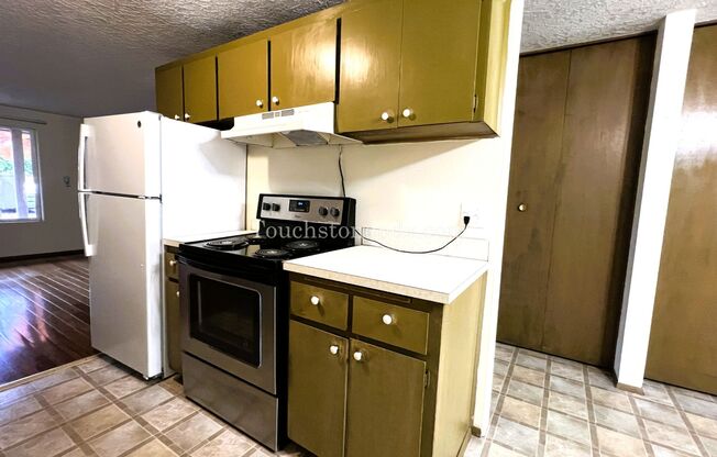 2 beds, 1 bath, $1,395, Unit #7