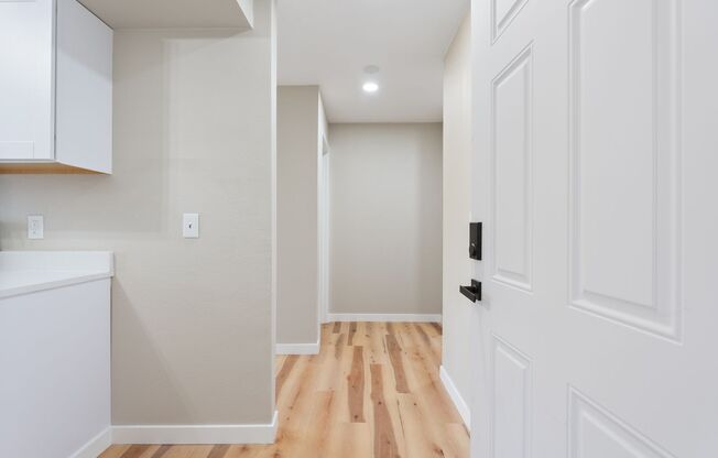 2 beds, 1 bath, 864 sqft, $1,395, Unit #20
