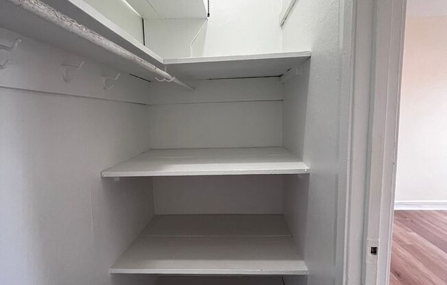 2 beds, 1 bath, 1,245 sqft, $2,000, Unit Old King Edward 58