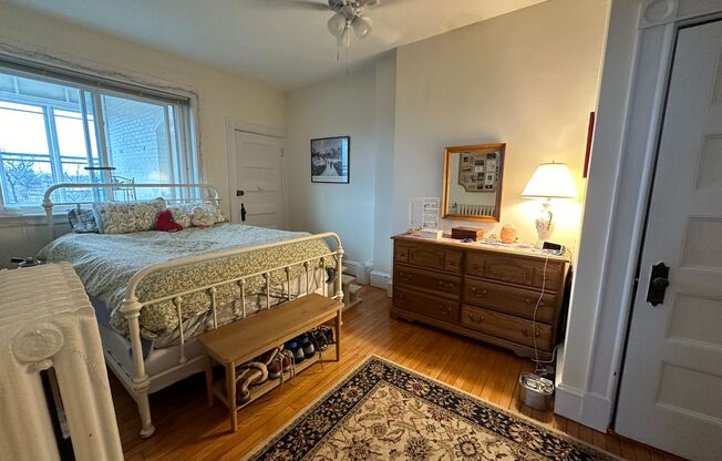2 beds, 1 bath, 750 sqft, $3,200, Unit 23