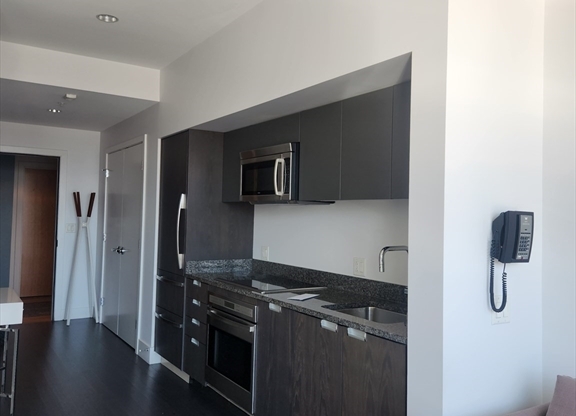 Studio, 1 bath, 437 sqft, $3,300, Unit 19D