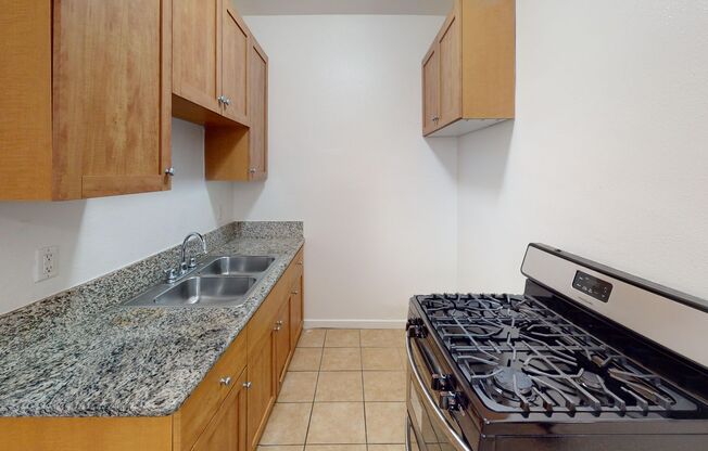 Studio, 1 bath, 450 sqft, $1,370.42, Unit 207