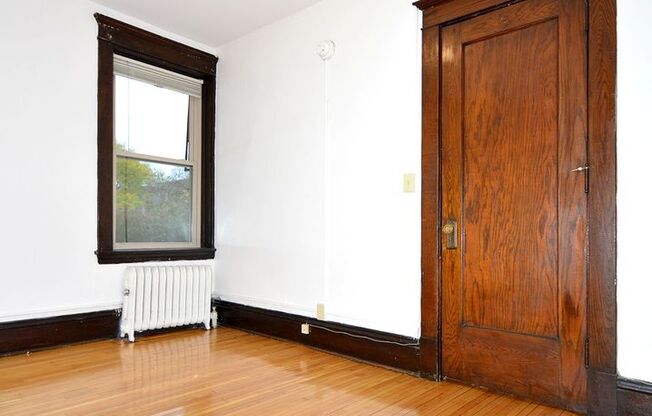 1 bed, 1 bath, 410 sqft, $975, Unit 5 - 130 - 4