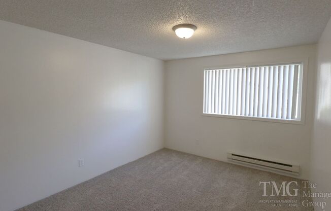 2 beds, 1 bath, 800 sqft, $1,595, Unit 04