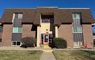 Spacious single bedroom condo in SE Denver