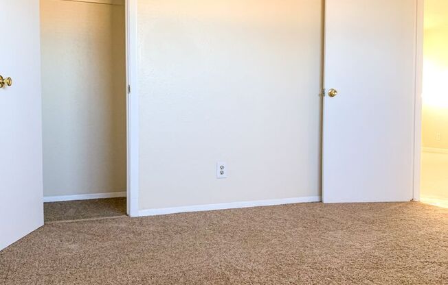 2 beds, 1 bath, 750 sqft, $925, Unit 2