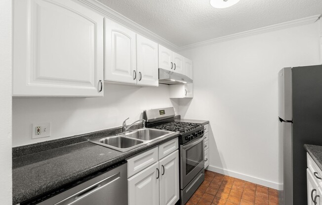 2 beds, 2 baths, 1,050 sqft, $4,050, Unit 523