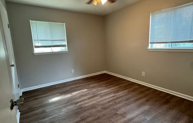 3 beds, 1 bath, $895