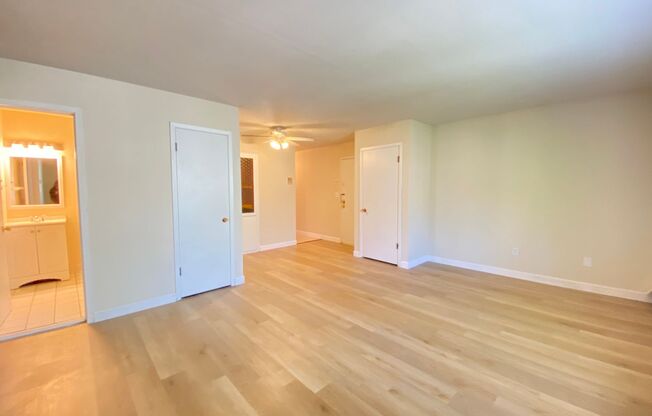 2 beds, 1 bath, $1,400, Unit 207