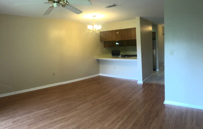 2 beds, 2.5 baths, $1,425, Unit Unit 403