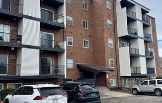 Nice 1 Bedroom 1 Bathroom Condo in Golden with Pool!! Available NOW!!