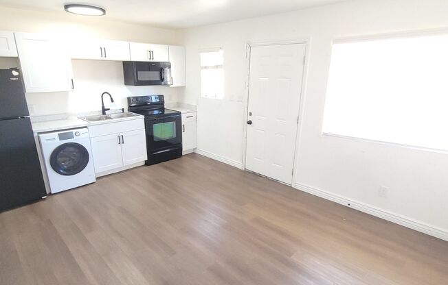 1 BEDROOM UNIT IN PRIME PHOENIX LOCATION