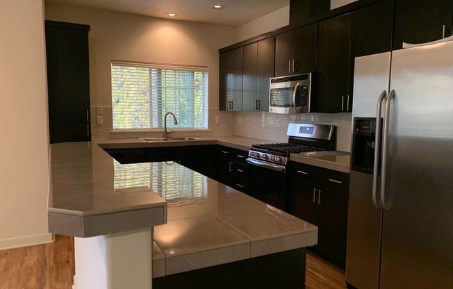 Beautiful 3BD/2BA Townhome! 2 Weeks Free Off Rent upon approval and move in!!!!
