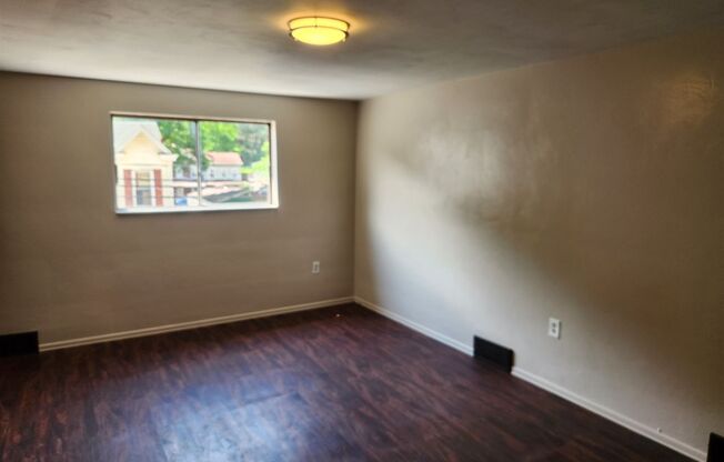 3 Bedroom 2-Story Townhome Style Apartment Conveniently Located in Up & Coming Millvale!