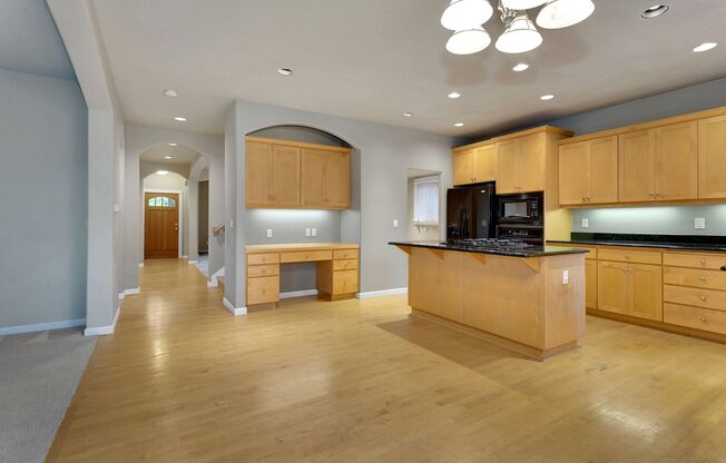 Fabulous 4BD/2.5BTH/2-Car Garage Renaissance Home in Rock Creek / Bethany area