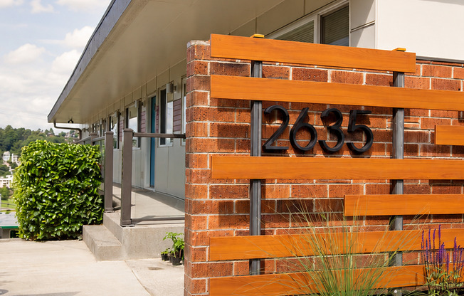 Back Nine Apartments - Located on the west slope of Queen Anne